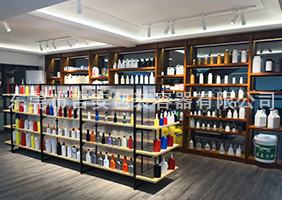 吉安容器二樓膠水瓶、機(jī)油瓶、機(jī)油罐展區(qū)